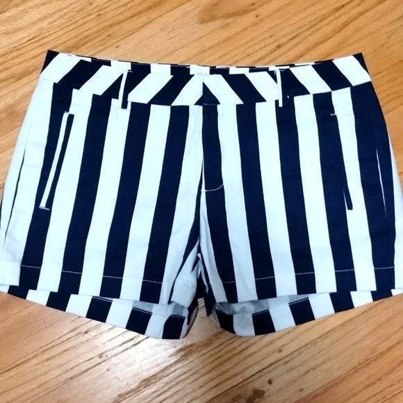NWOT A.N.A. A New Approach striped blue white twill shorts Sz 6 soft material - Picture 1 of 9